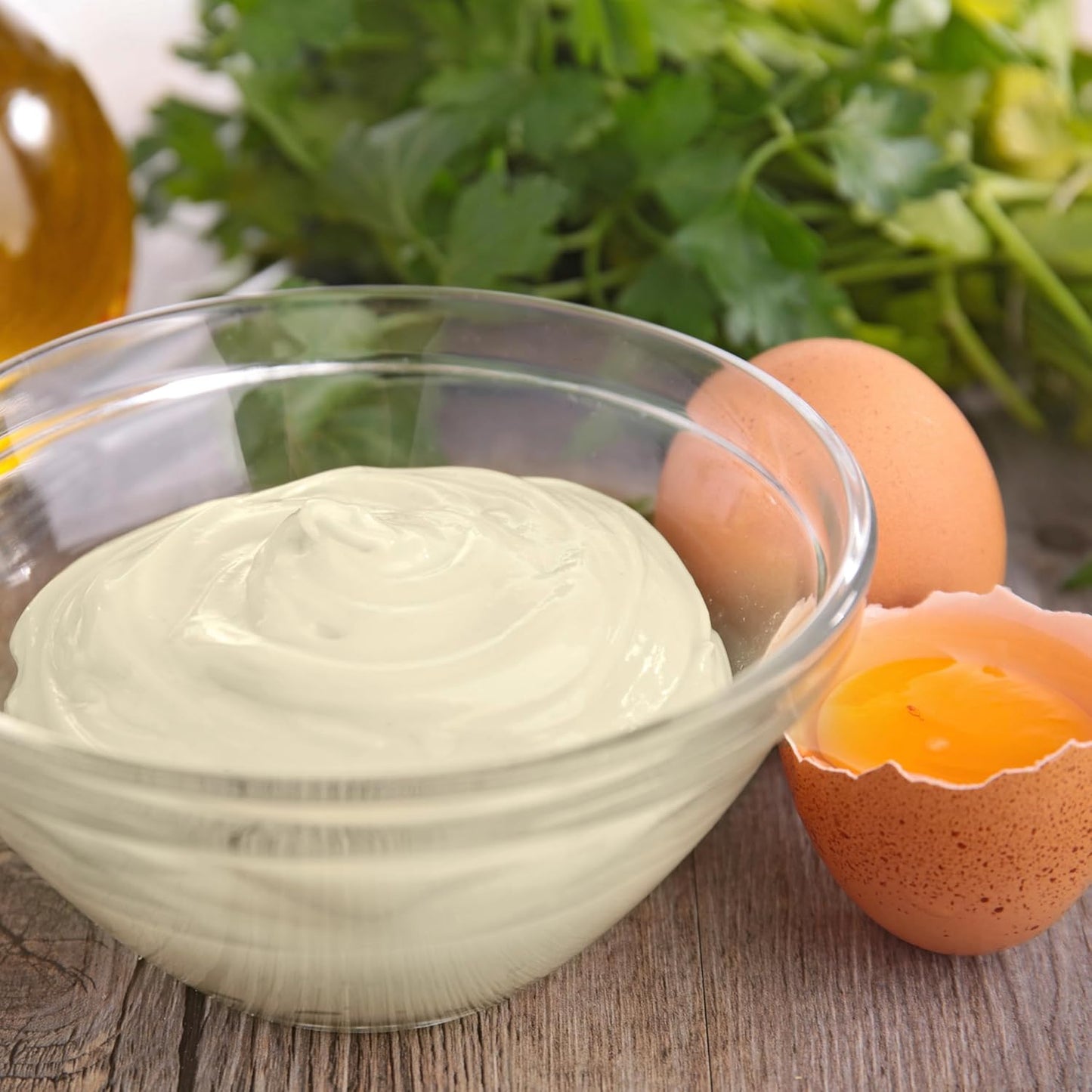 Hellmann's_Real_Mayonnaise_Real_Mayo_Squeeze_Bottle_For_a_Rich_Creamy_Condiment_Gluten_Free,_Made_With_Cage-Free_Eggs_20_oz
