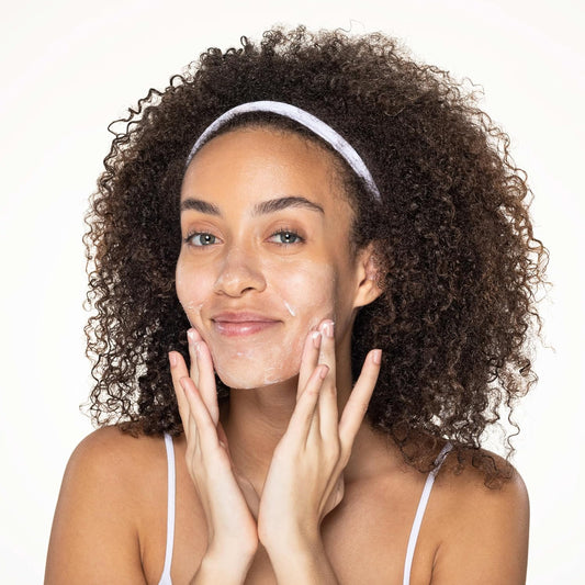 Neutrogena_Deep_Clean_Gentle_Daily_Facial_Scrub,_Oil-Free_Cleanser_4.2_fl._Oz