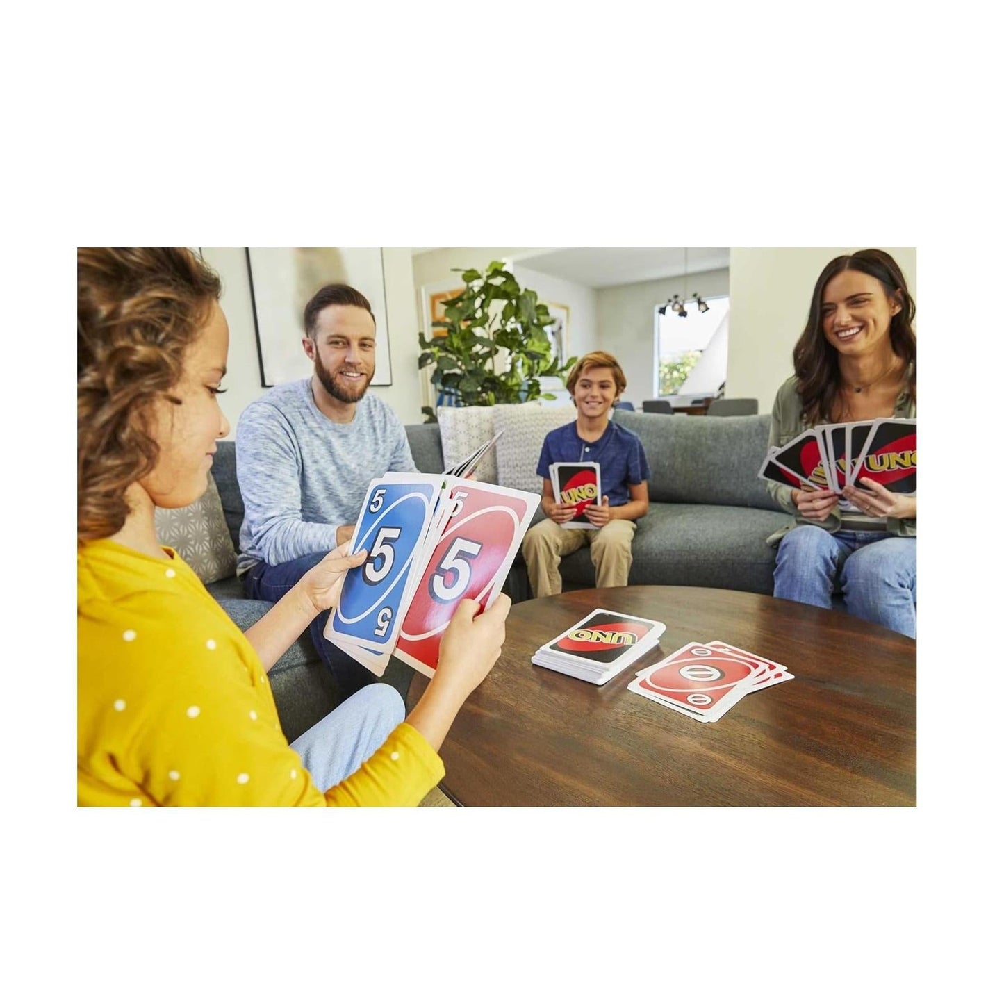 Mattel_Games_Giant_UNO_Official_Card_Game,_Oversized_Cards_&_Customizable_Wild_Cards_for_2-10_Players