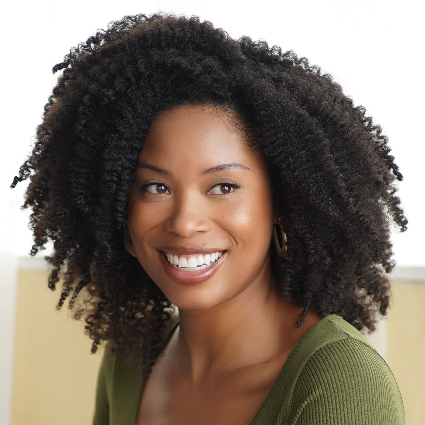 African_Pride_Moisture_Miracle_Aloe_&_Coconut_Water_Pre-Shampoo_-_Helps_Minimize_Hair_Breakage_for_Natural_Coils_&_Curls,_Detangles_&_Conditions,_18_oz.