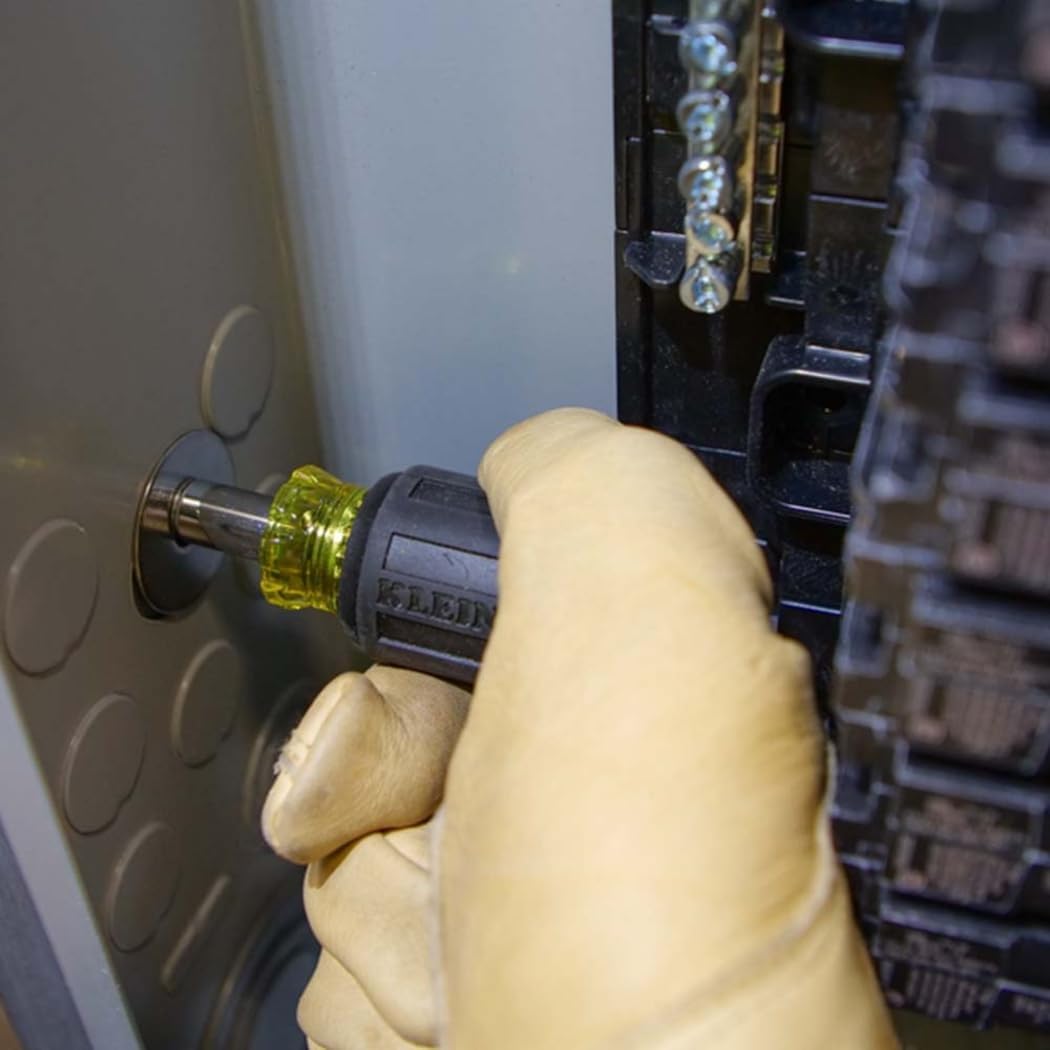 Klein_Tools_32561_Multi-Bit_Screwdriver/Nut_Driver,_6-in-1_Stubby_Screwdriver_with_2_Phillips,_2_Slotted,_2_Nut_Drivers