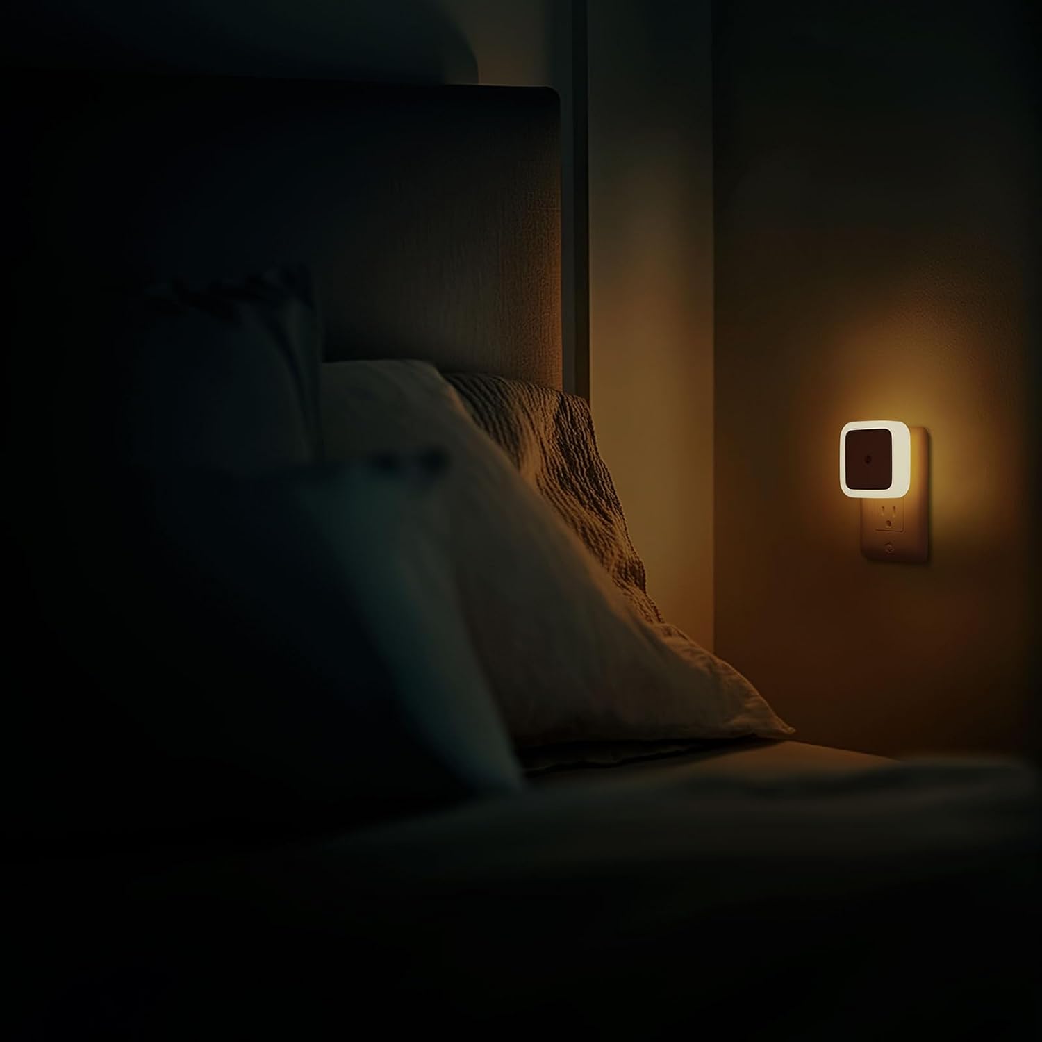 Sujeet_Night_Light,_Night_Lights_Plug_into_Wall_4-Pack,_Nightlight_Plug_in_Night_Lights,_Dusk_to_Dawn_Night_Lamp_Led_Night_Light_for_Bedroom,_Bathroom,_Hallway