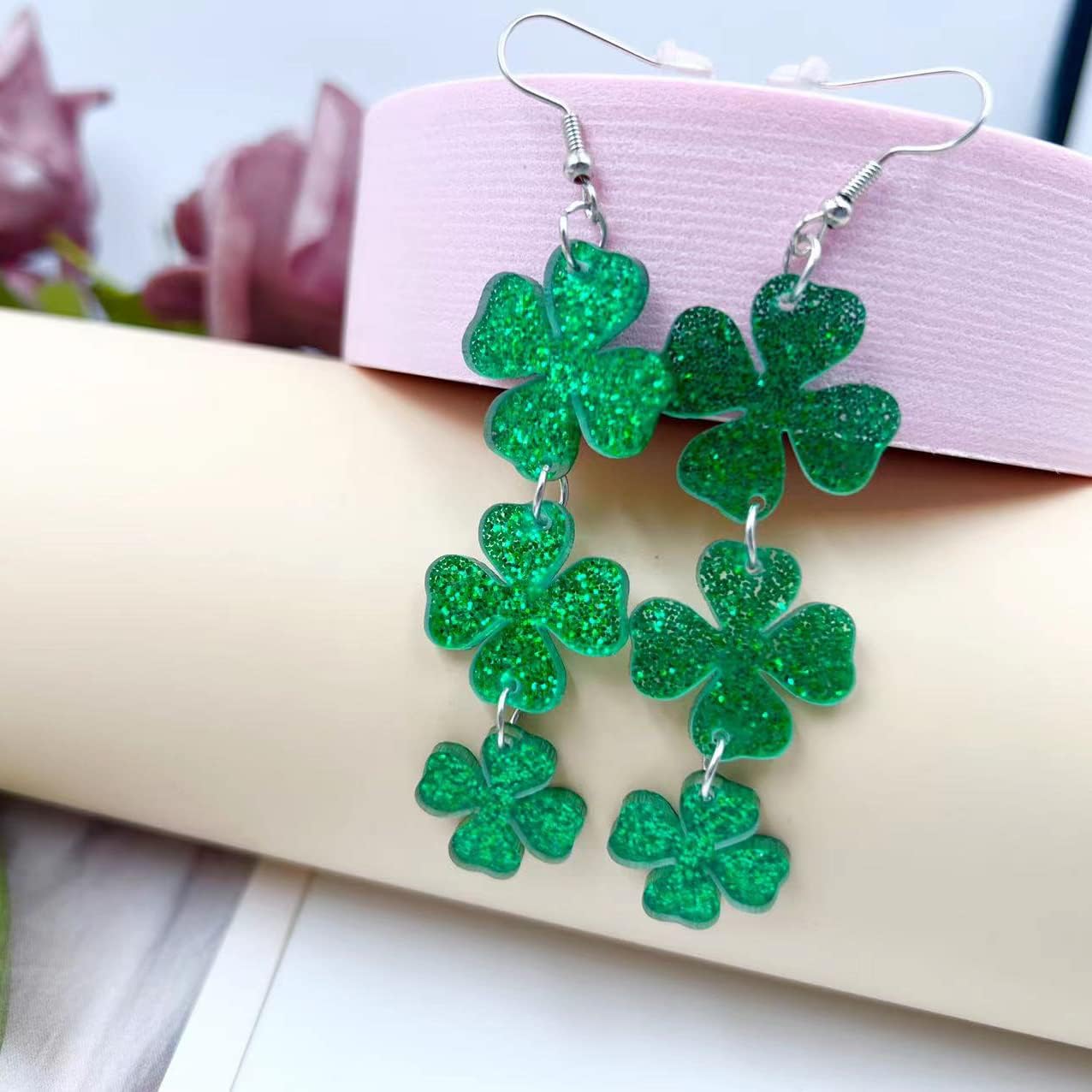 St._Patrick's_Day_Earrings_for_Women,Irish_Shamrock_Acrylic_Dangle_Earrings,_Green_Hat_Clover_Horseshoe_Drop_Earrings_for_Irish_Festival