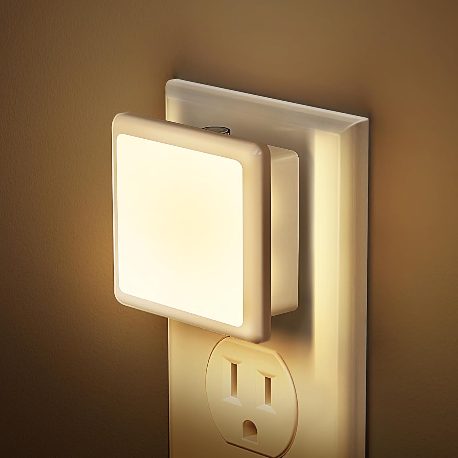 JandCase_Night_Lights_Plug_into_Wall_2_Pack,_Plug_in_Night_Light_with_Dusk-to-Dawn_Light_Sensor,__Warm_White/Daylight/Red/Amber/Blue_White_0.3W,_LED_Nightlight_for_Bathroom,_Adult,_Hallway