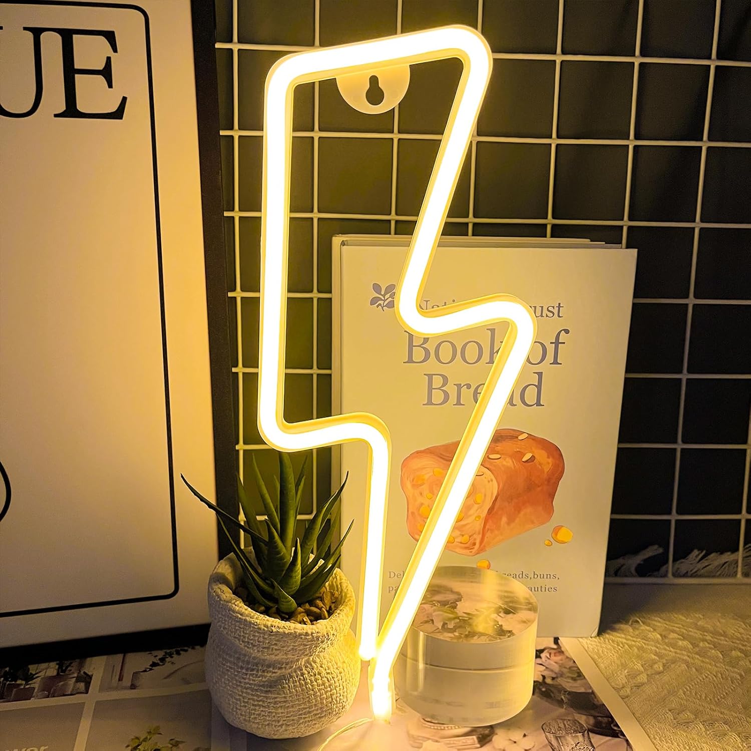 Neon_Signs_Lightning_Bolt_Neon_Light_Sign_for_Wall_Decor,_Battery_or_USB_Powered_Led_Lightning_Light_Neon_Sign_for_Bedroom,_Kids_Room,_Birthday,_Party,_Wedding,_Home,Kids_Decorations_Yellow