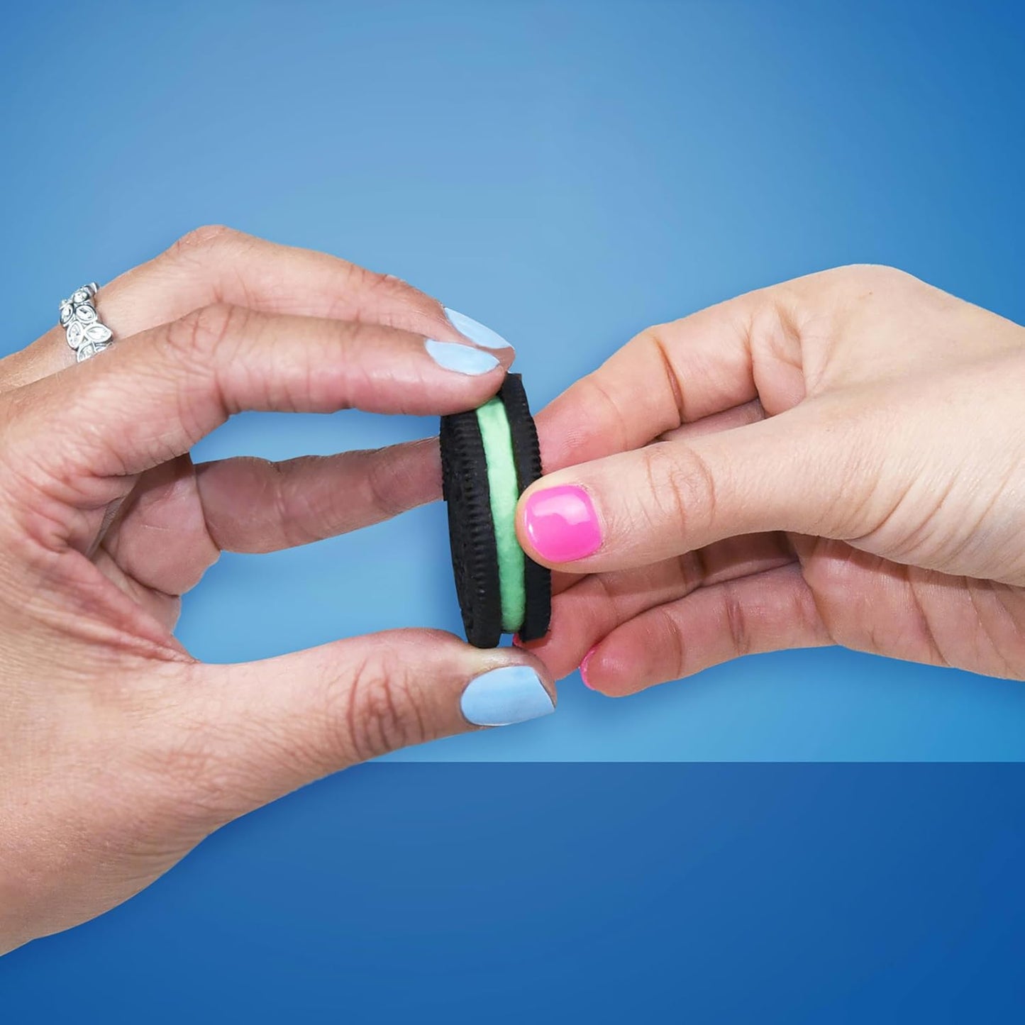 OREO_Mint_Creme_Chocolate_Sandwich_Cookies,_Party_Size,_24.95_oz