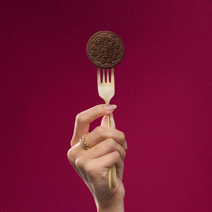 Selena_Gomez_OREO_Cookies,_Chocolate_and_Cinnamon_Creme,_Limited_Edition,_10.68_oz