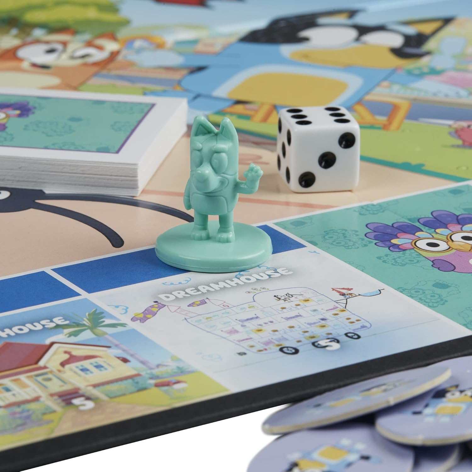 Hasbro_Gaming_Monopoly_Junior_Bluey_Edition_Board_Game_|_Kids_Play_as_Bluey,_Bingo,_Mum_&_Dad_for_Girls_&_Boys_|_Ages_5+_(Amazon_Exclusive)