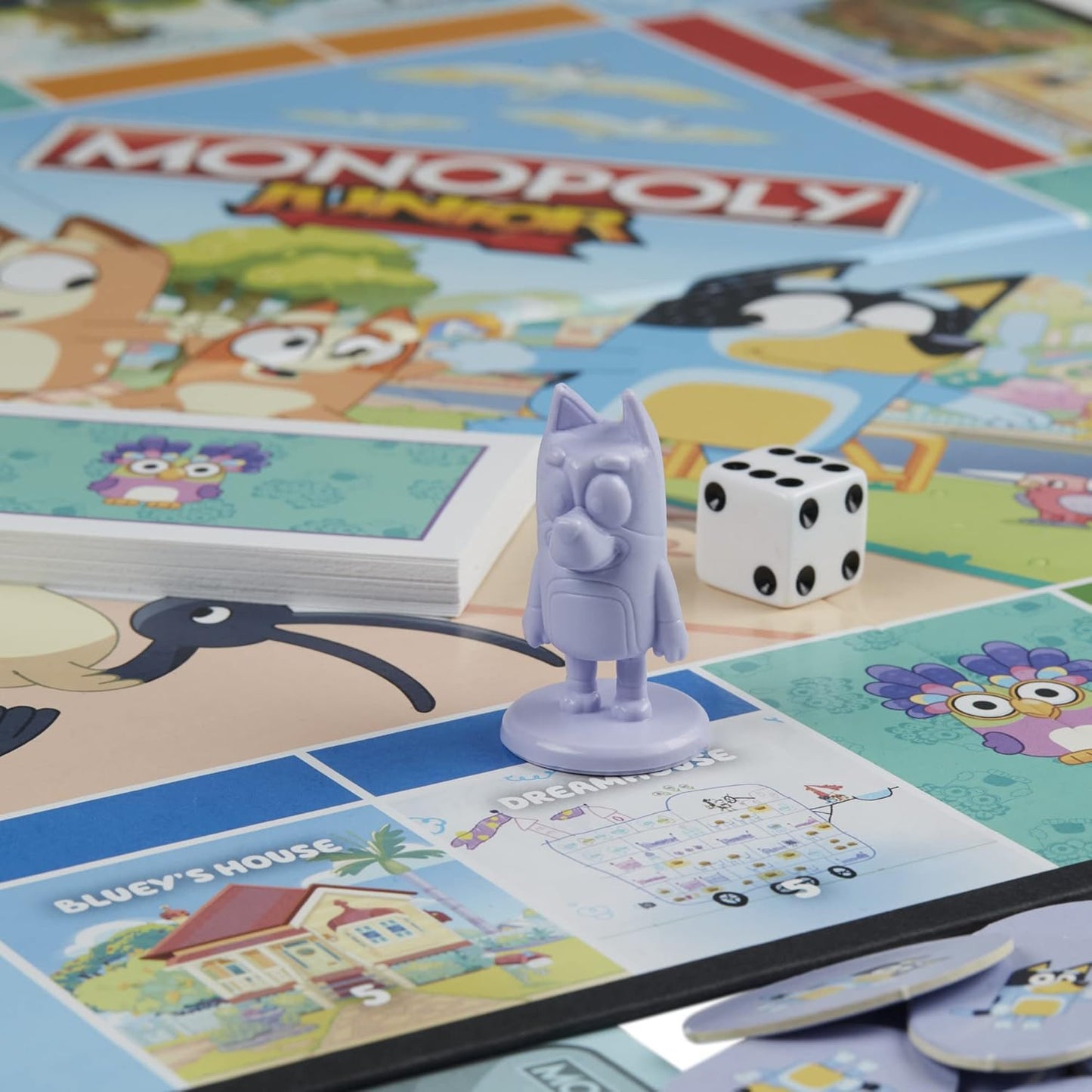 Hasbro_Gaming_Monopoly_Junior_Bluey_Edition_Board_Game_|_Kids_Play_as_Bluey,_Bingo,_Mum_&_Dad_for_Girls_&_Boys_|_Ages_5+_(Amazon_Exclusive)