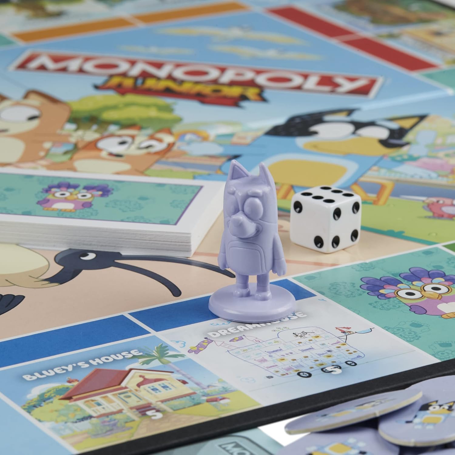 Hasbro_Gaming_Monopoly_Junior_Bluey_Edition_Board_Game_|_Kids_Play_as_Bluey,_Bingo,_Mum_&_Dad_for_Girls_&_Boys_|_Ages_5+_(Amazon_Exclusive)