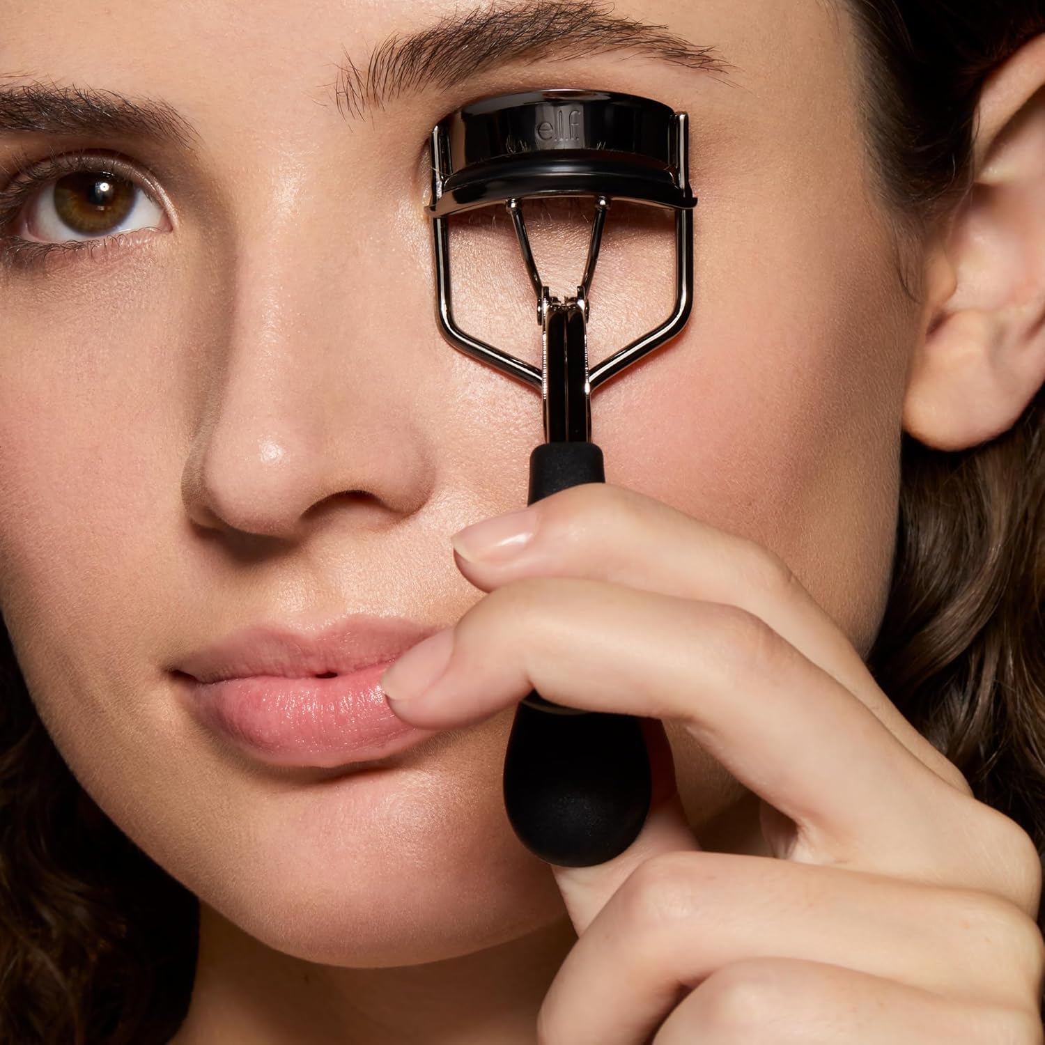 e.l.f._Pro_Eyelash_Curler,_Strong,_Contoured,_Eye-Opening,_Voluminous_Lashes,_Includes_Additional_Rubber_Replacement_Pad,_Silver
