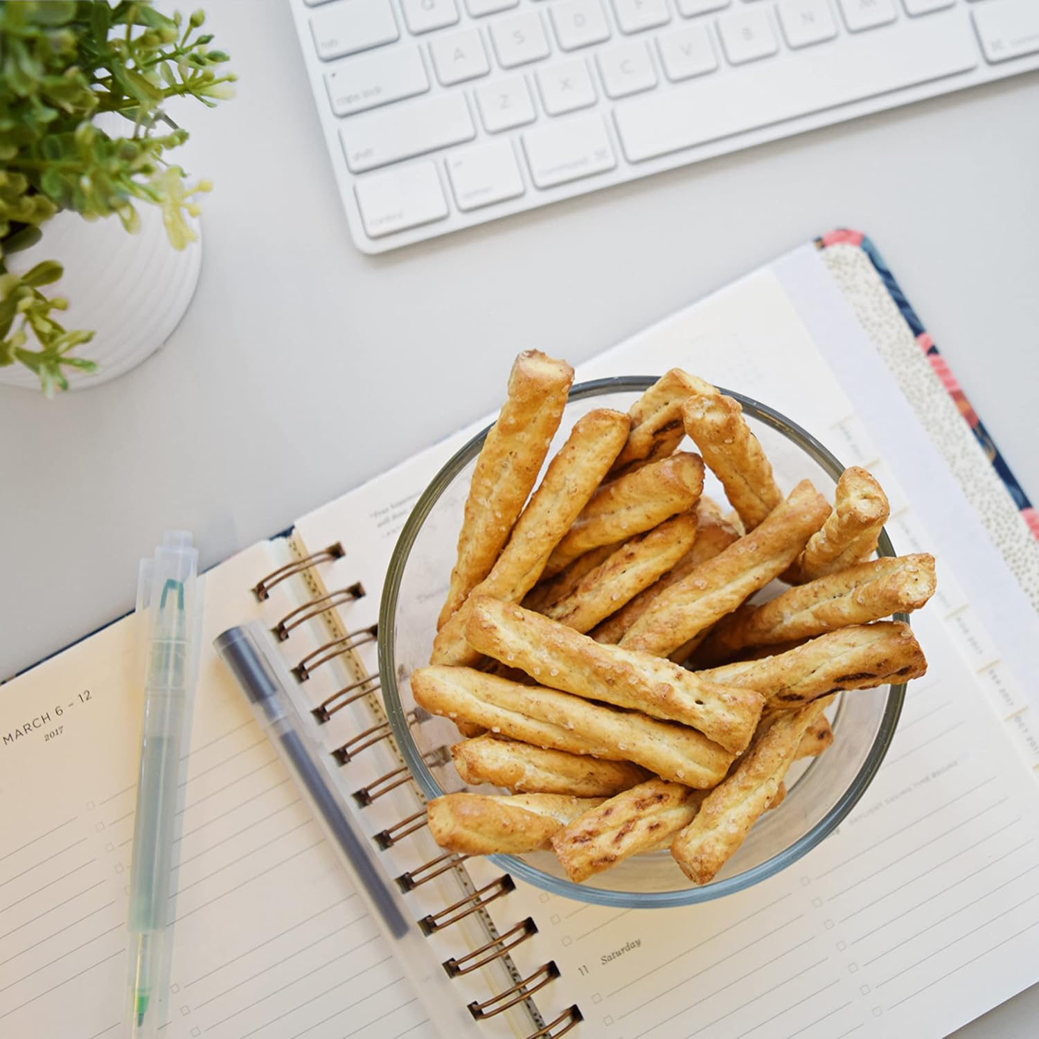 Snyder's_of_Hanover_Pretzels,_Braided_Pretzel_Twists_Honey_Wheat,_12_Oz