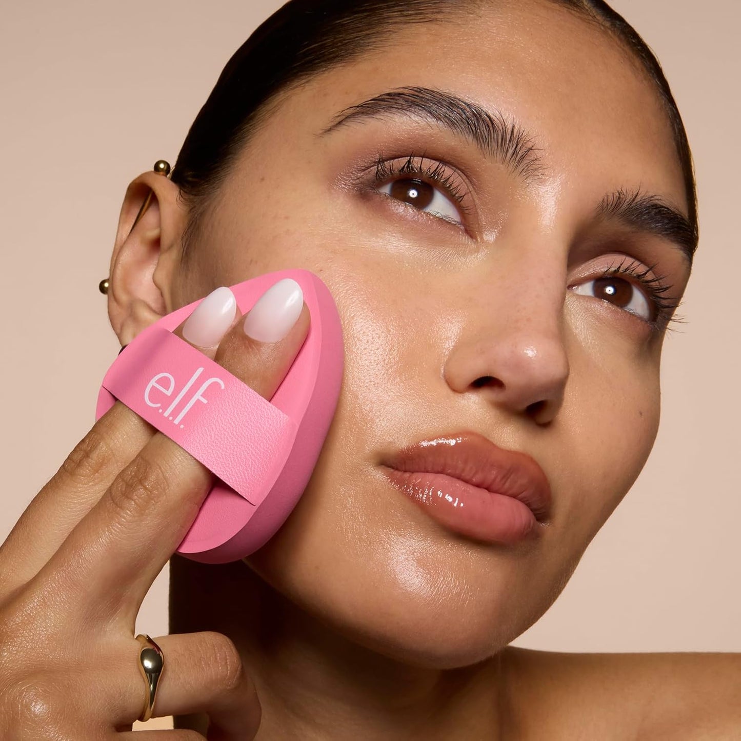 e.l.f._Pillow_Puff_Foundation_Sponge,_Bouncy,_Ultra-Soft_Foam_Makeup_Sponge_For_Liquid_Foundation,_Creates_An_Airbrushed_Finish,_Vegan_&_Cruelty-Free