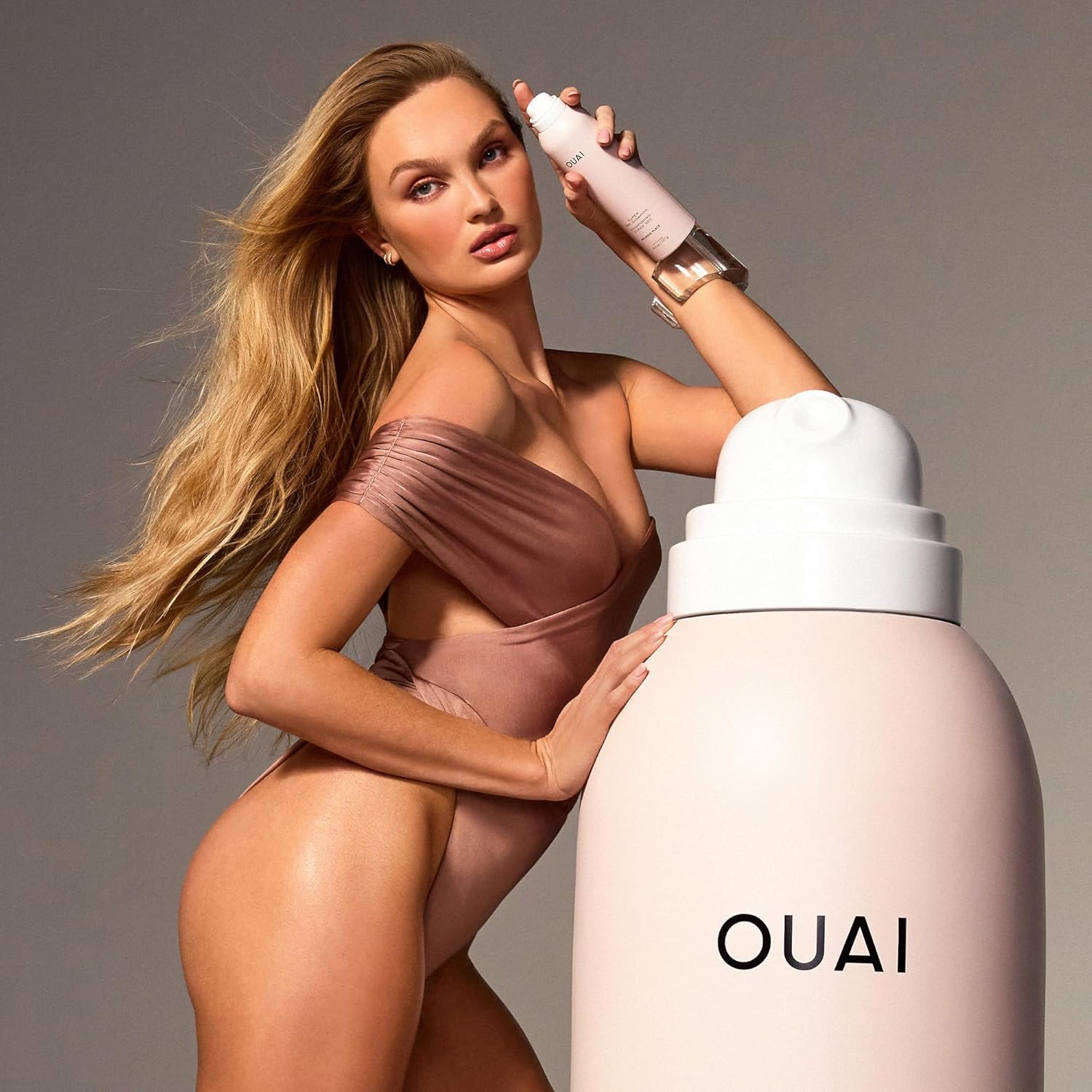 OUAI_Super_Dry_Shampoo_-_Volumizing_Dry_Shampoo_-_Absorbs_Oil,_Dirt_&_Sweat_-_Blends_Seamlessly_into_Hair_with_Zero_Residue_&_Enriched_with_a_Long-Lasting_Scent_-_Melrose_Place_(4.5_oz)