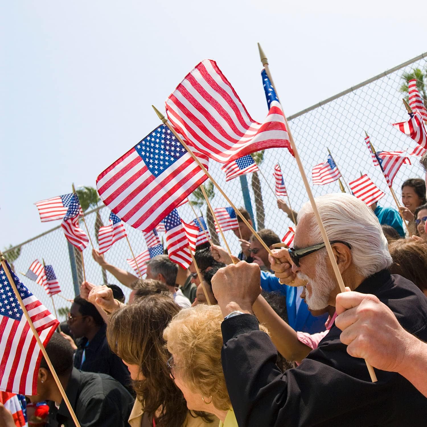 40_Pack_Small_American_Flags_on_Stick_4*6_Inch_Mini_American_Flags_for_4th_of_July_Decorations_Memorial_Day_Decorations_Patriotic_Decorations_US_American_Hand_Held_Wooden_Stick_Flag_with_Kid-Safe