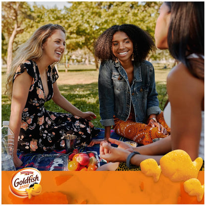 Goldfish_Cheddar_Cheese_Crackers,_Baked_Snack_Crackers,_1_oz_On-the-Go_Snack_Packs,_20_Count_Box