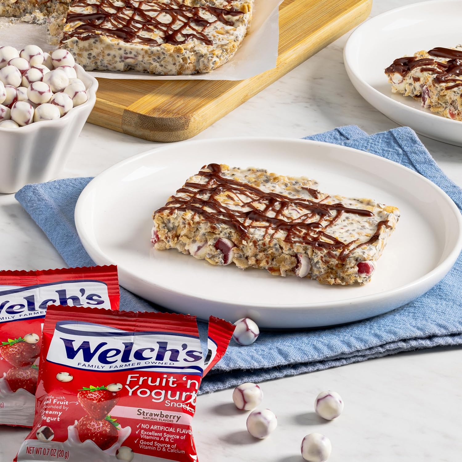 Welch's_Fruit_Snacks,_Fruit_'n_Yogurt_Variety_Pack,_Strawberry,_Mango_Peach,_Gluten_Free,_Bulk_Pack,_Single_Serve,_0.7_oz_Bags_(Pack_of_40)