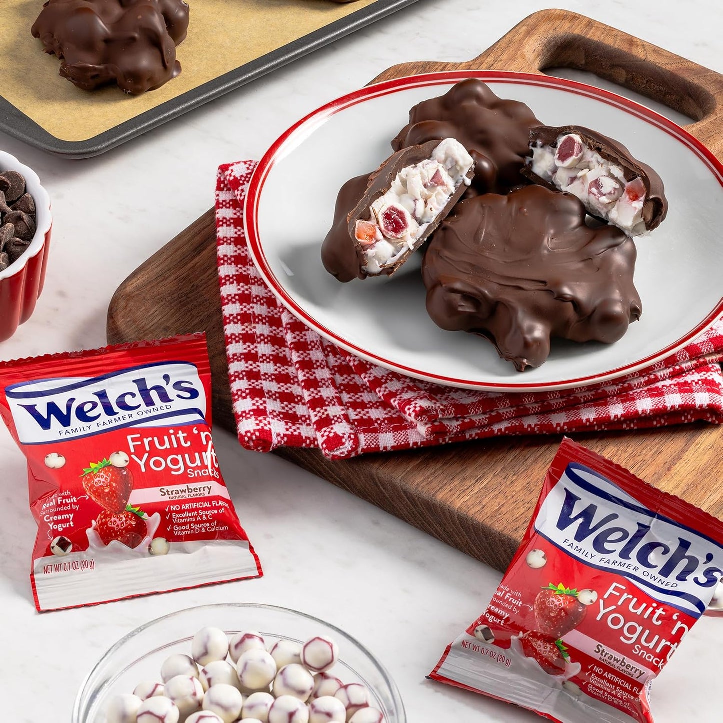 Welch's_Fruit_Snacks,_Fruit_'n_Yogurt_Variety_Pack,_Strawberry,_Mango_Peach,_Gluten_Free,_Bulk_Pack,_Single_Serve,_0.7_oz_Bags_(Pack_of_40)