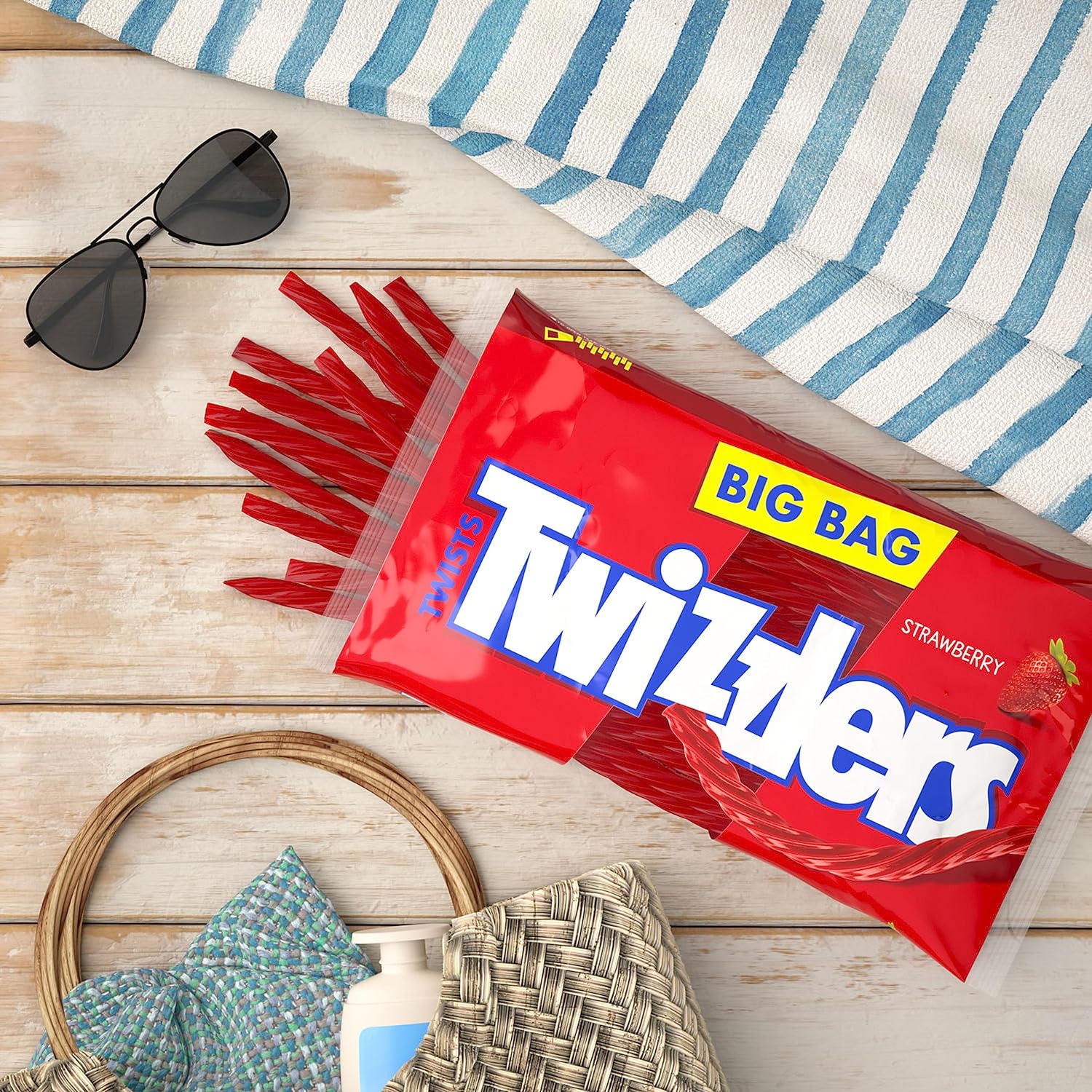 TWIZZLERS_Twists_Strawberry_Flavored_Licorice_Style,_Low_Fat_Candy_Big_Bag,_32_oz_Sweet_Snack_Bonbon_Corn_Chewy