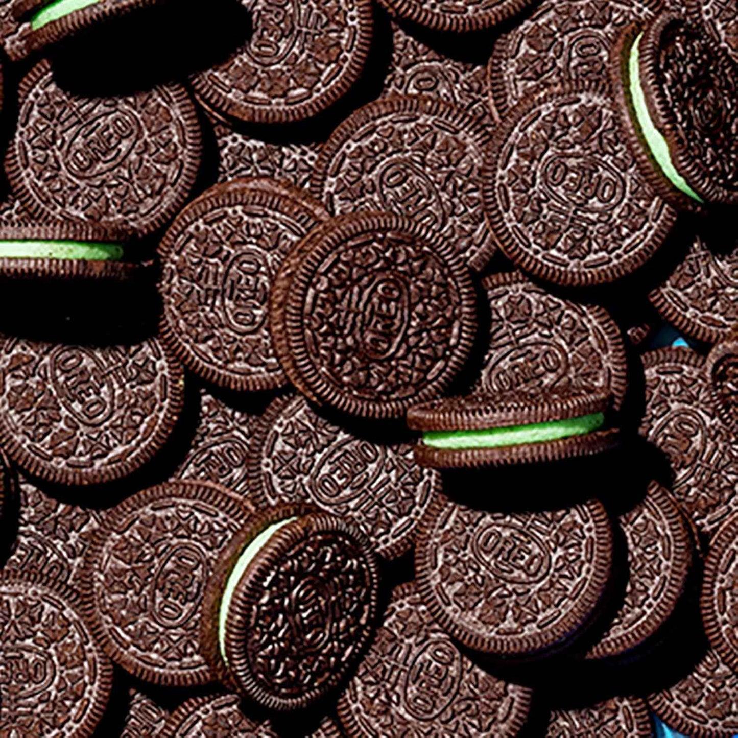 OREO Mint Creme Chocolate Sandwich Cookies Party Size 24.95 oz – Portable Resealable Snack for Road Trips and Camping