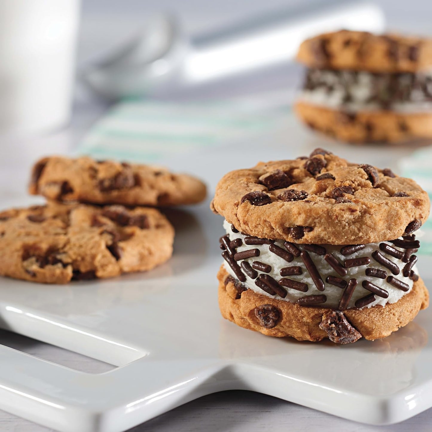 CHIPS AHOY! Chunky Fudgy Cookies Party Size – After-School Family Snack for Hungry Kids, 24.75 oz Bulk Pouch