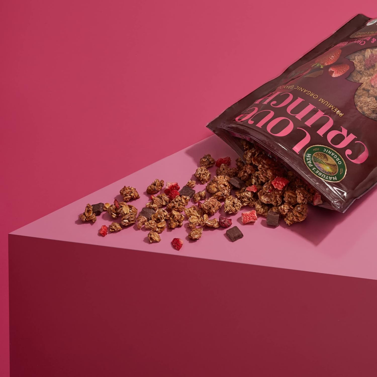 five flavor variants including dark chocolate & red berries, macaroon/dark chocolate, apple chia crumble, dark chocolate & peanut butter, and double chocolate chunk