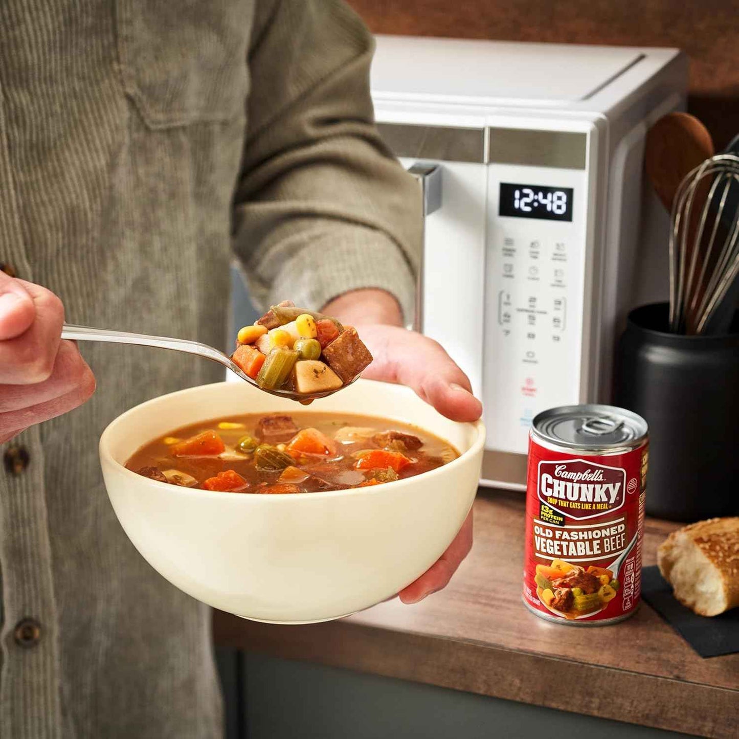 Campbell's Chunky Vegetable Beef Soup, 18.8 Oz Can – Comforting Warm Bowl for Sick Days and Self-Care Rituals