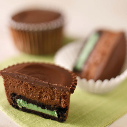 OREO Mint Creme Chocolate Sandwich Cookies Party Size 24.95 oz – Portable Resealable Snack for Road Trips and Camping