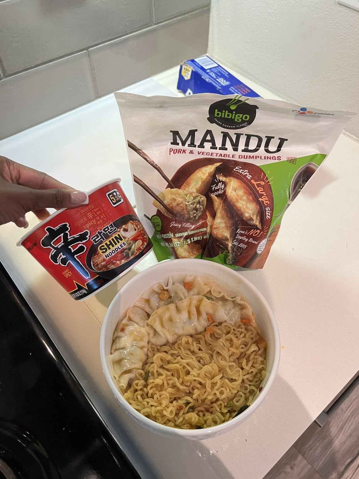 Nongshim Neoguri Spicy Seafood Ramyun – Comforting Microwavable Cup for Wind-Down Evenings and Self-Care Nights, 6-Pack