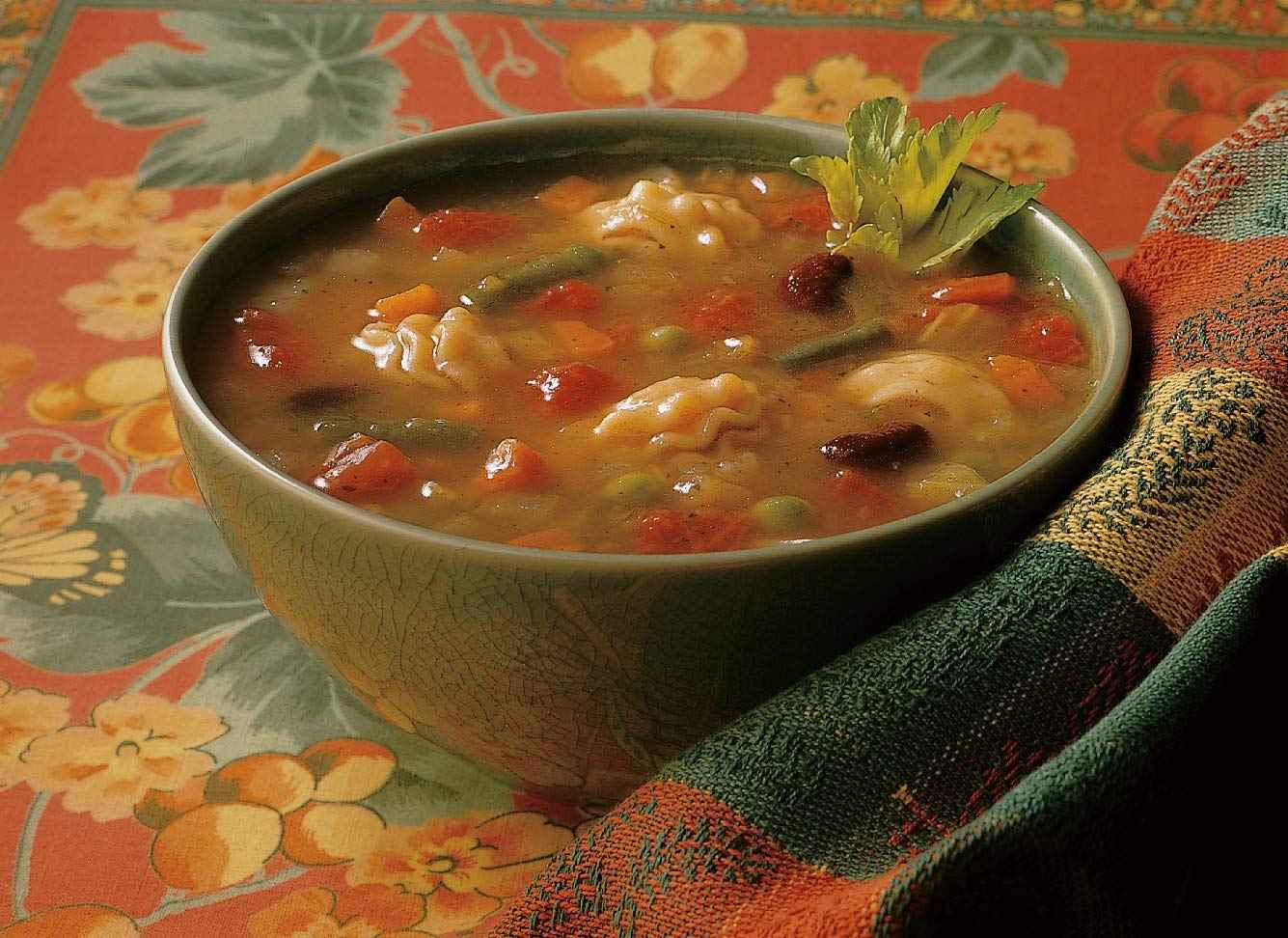 Amy's Organic Light in Sodium Minestrone Soup – Quick Office Microwave Meal for the Workday Rush, 14.1 oz